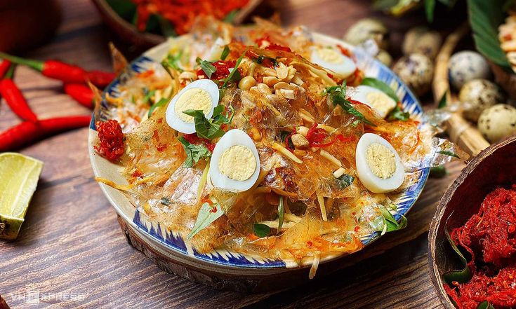 Banh Trang Tron : Camilan Jalanan Vietnam