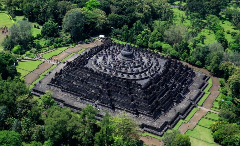 Candi Borobudur Keajaiban Dunia