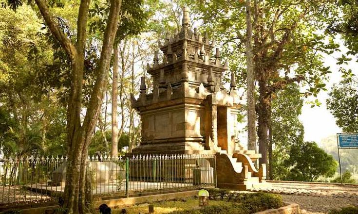 Jejak Sejarah Candi Cangkuang