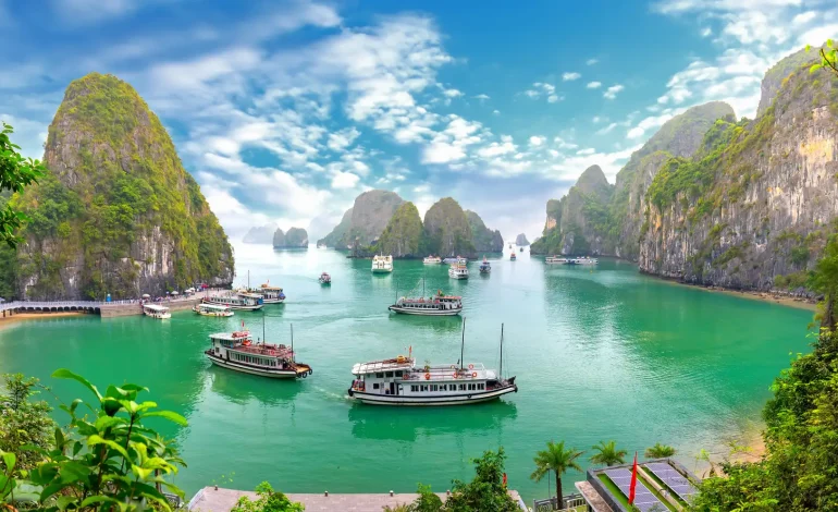 Menjelajahi Keindahan Teluk Ha Long, Warisan Dunia Vietnam